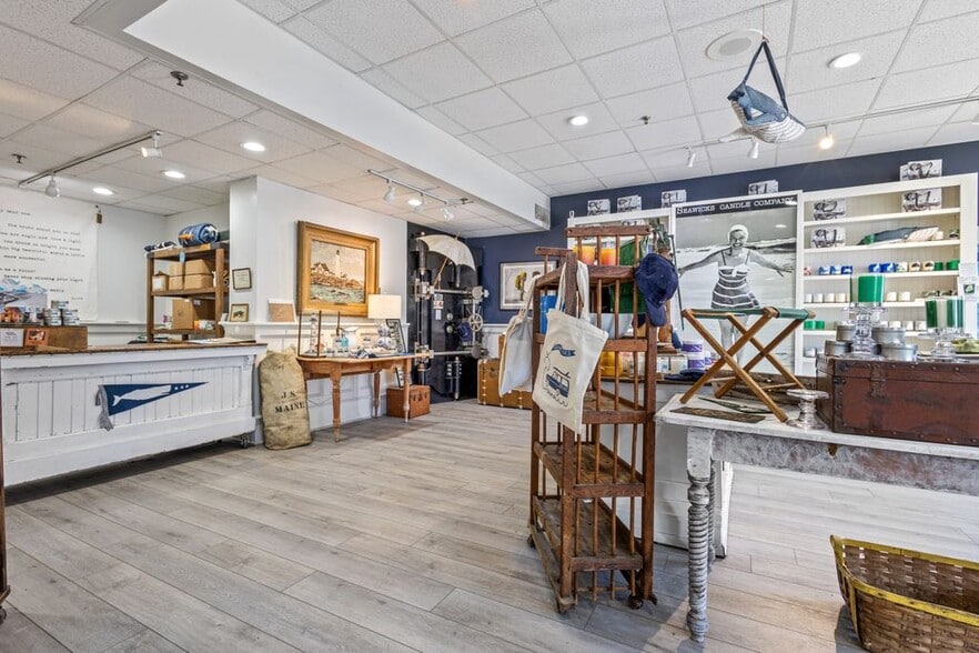 More Photos Of 4 Townsend Ave, Boothbay Harbor Freestanding For Sale