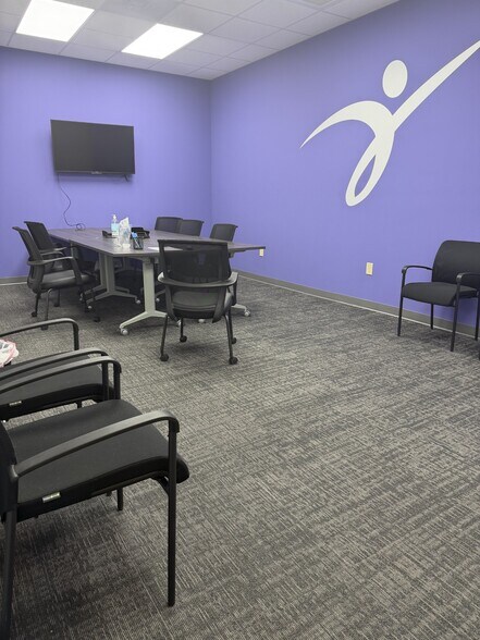 More Photos Of 4226 Hartley Bridge Rd, Macon-Bibb Storefront Retail Office For Lease