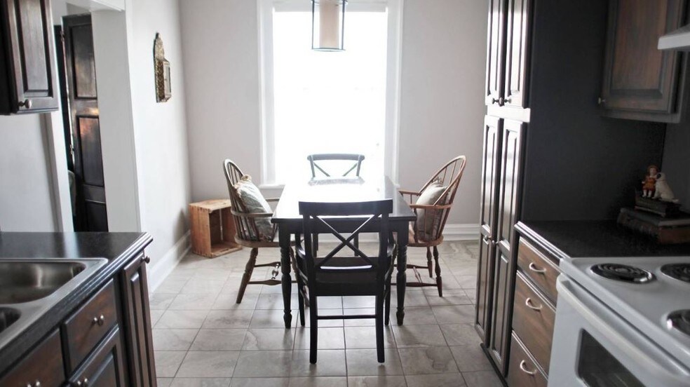 More Photos Of 2 S Court St, Luray Hospitality For Sale