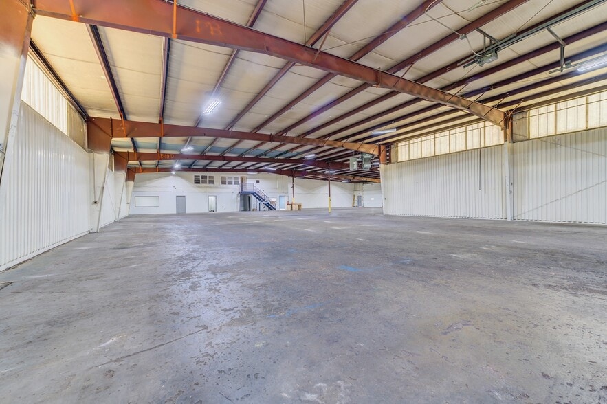 More Photos Of 617 Cepi Dr, Chesterfield Warehouse For Lease