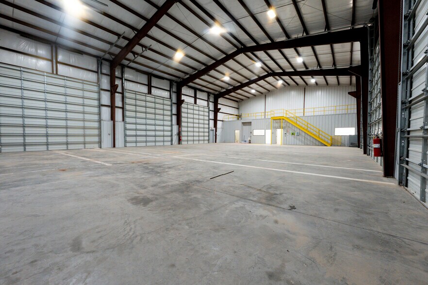 More Photos Of 1508 County Road 1105, Midland Warehouse For Lease