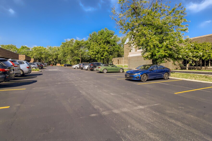 More Photos Of 1S376 Summit Ave, Oakbrook Terrace Medical For Sale