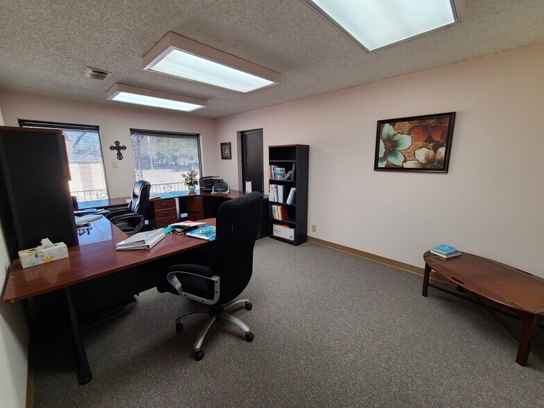 More Photos Of 12803 Demetra Dr, Farmers Branch Office Residential For Lease