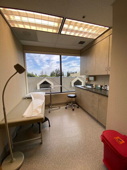 More Photos Of 1501 Oakdale Rd, Modesto Medical For Lease