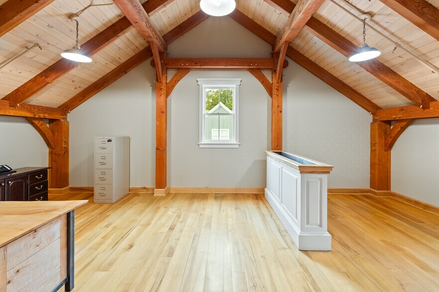 More Photos Of 114 Cemetery Ave, Manchester Center Office For Sale