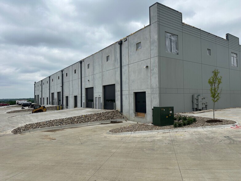 More Photos Of 6001 Thornton Ave, Des Moines Industrial For Sale