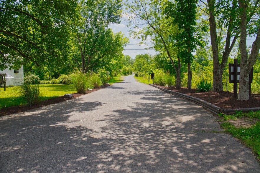 More Photos Of English Walnut Lane, Springfield Manufactured Housing Mobile Home Park For Sale