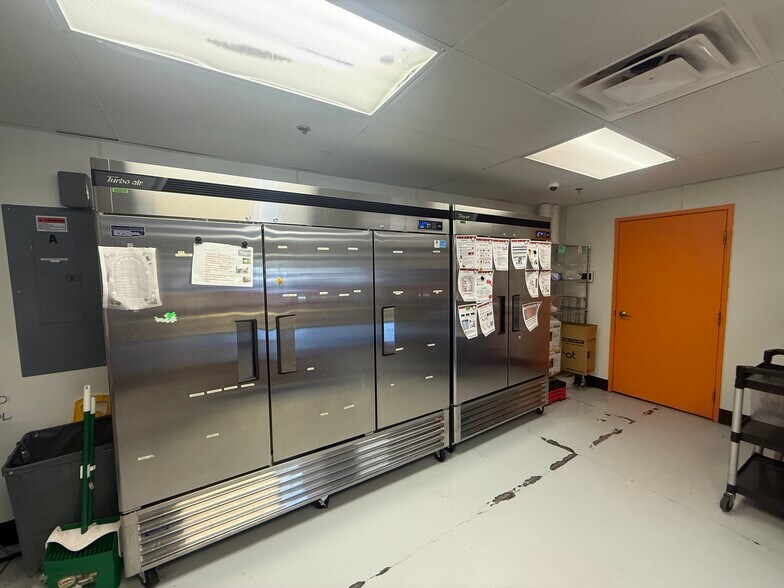 More Photos Of 790 Coronado Center Dr, Henderson General Retail For Lease