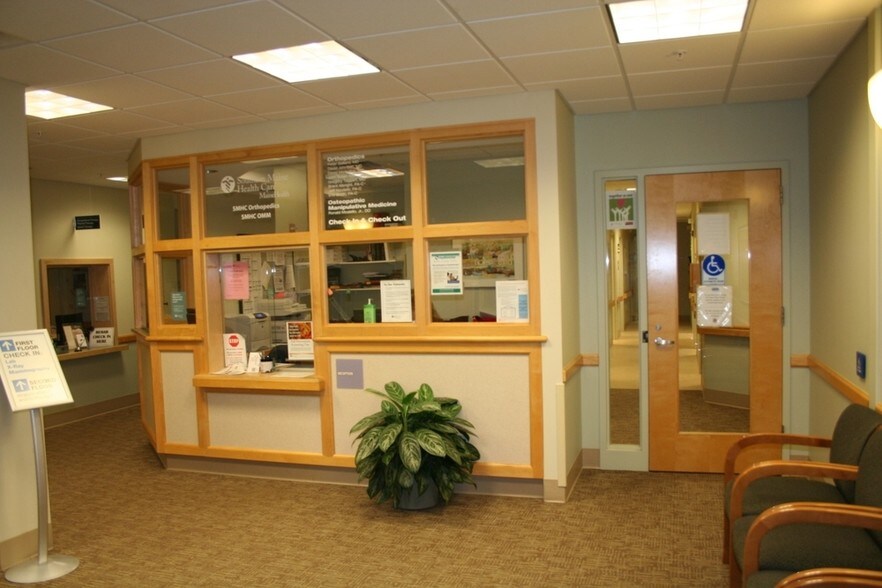 More Photos Of 4 Shape Dr, Kennebunk Medical For Lease