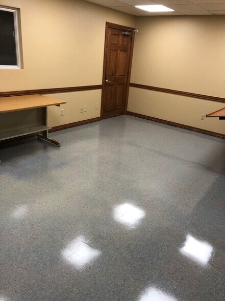 More Photos Of 3200 N Main St, Oshkosh Warehouse For Lease