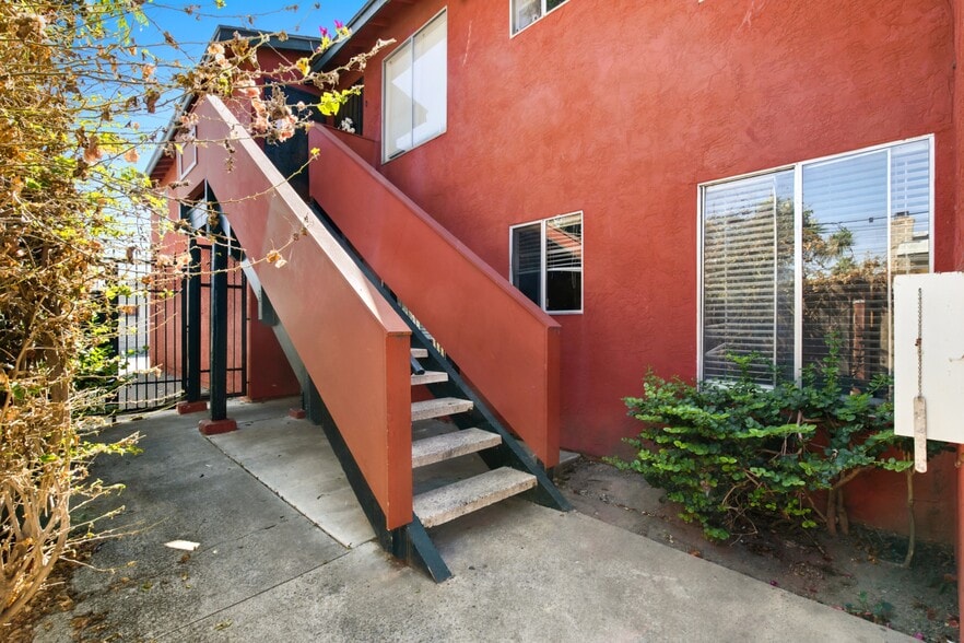 More Photos Of 4073-4077 Chamoune Ave, San Diego Apartments For Sale