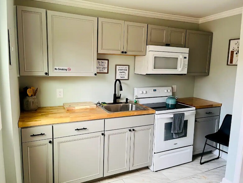 More Photos Of 1-5 Badger Ct, Greenville Apartments For Sale