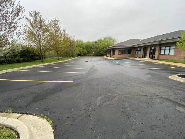 More Photos Of 42500 Eleven Mile Rd, Novi Medical For Lease