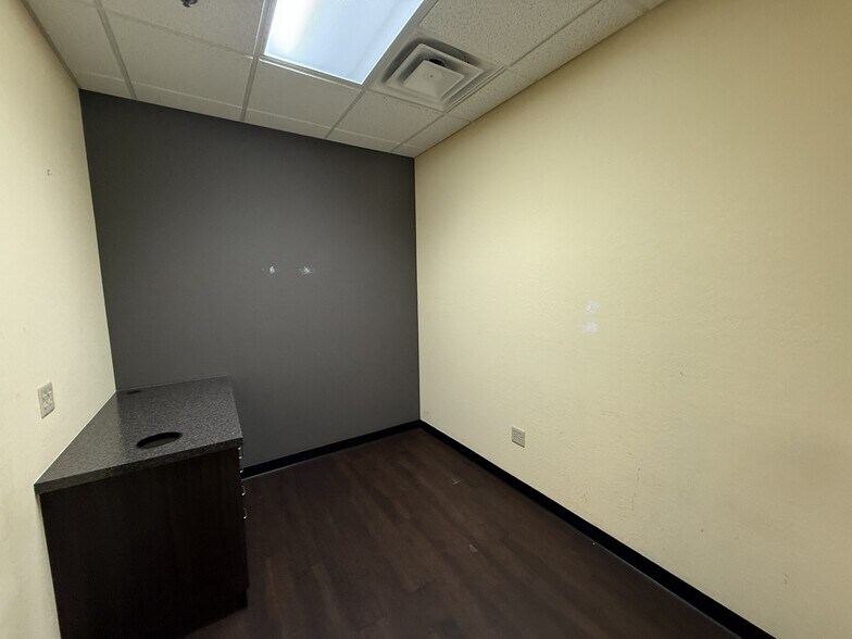 More Photos Of 4110 N 108th Ave, Phoenix Medical For Lease