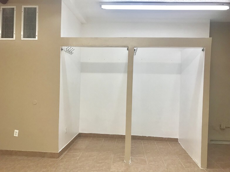 More Photos Of 3189 Steinway St, Astoria Storefront Retail Office For Lease