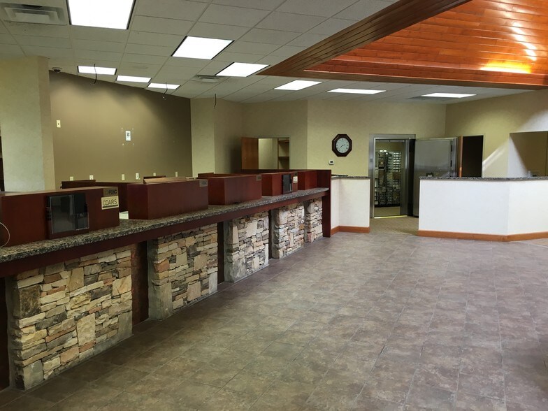 More Photos Of 242 Wears Valley Rd, Pigeon Forge Bank For Lease