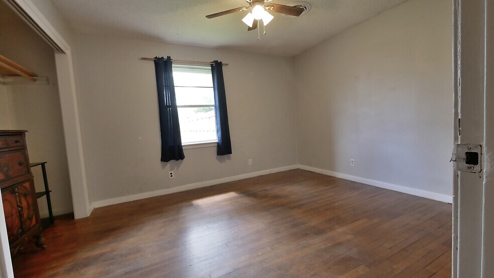 More Photos Of 7115 Satsuma Dr, Houston Unknown For Lease
