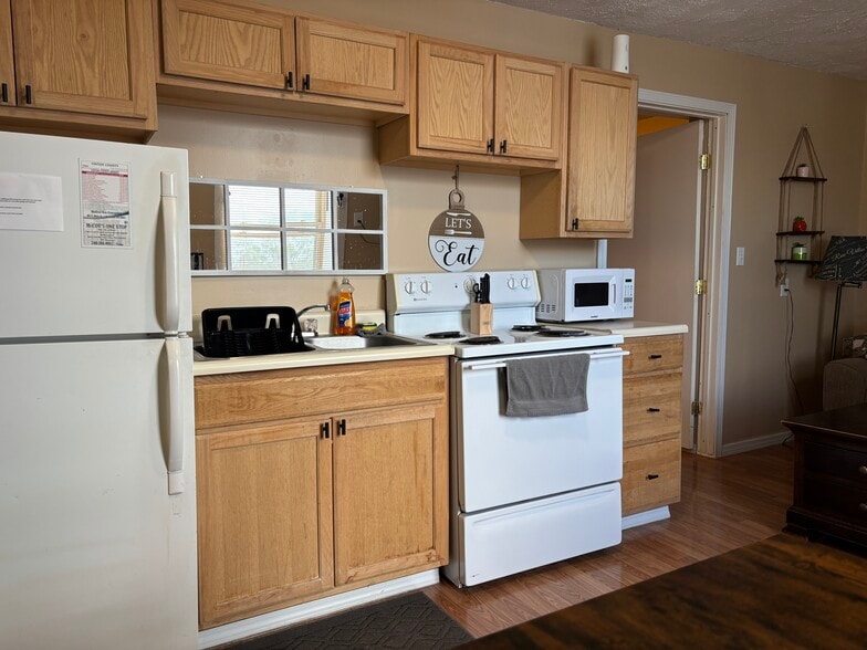 More Photos Of 206 W Main St, Mc Arthur Flex For Sale