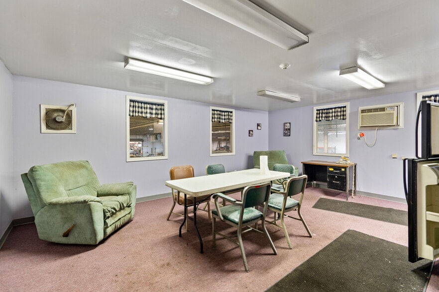 More Photos Of 60 Williams St, Grand River Warehouse For Sale