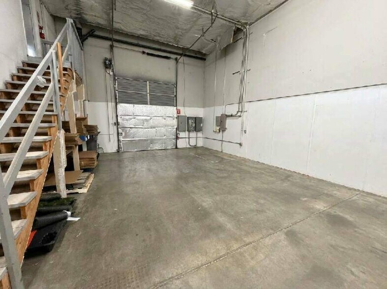 More Photos Of 3647 SE 21st Ave, Portland Warehouse For Lease