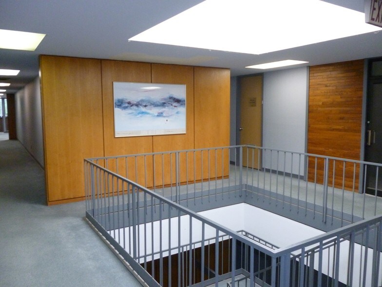 More Photos Of 24500 Northwestern Hwy, Southfield Office For Lease