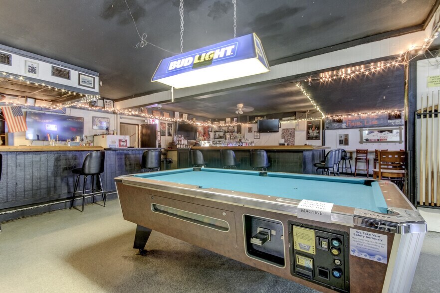 More Photos Of 5402 W US Highway 92, Plant City Bar For Sale