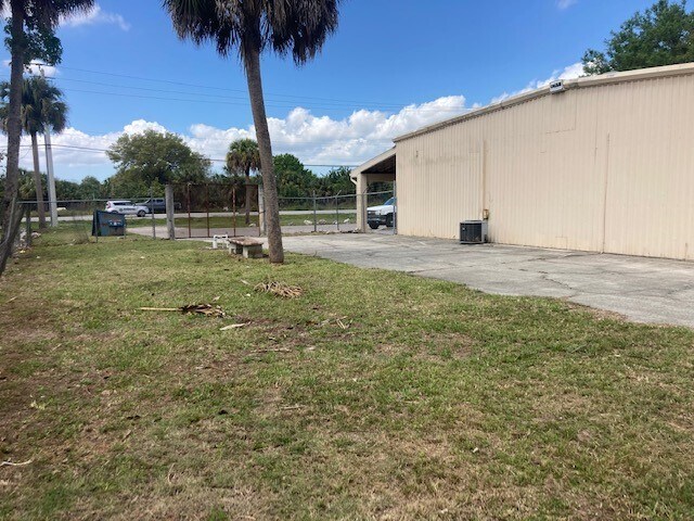 More Photos Of 4841 Buckingham Rd, Fort Myers Light Distribution For Lease
