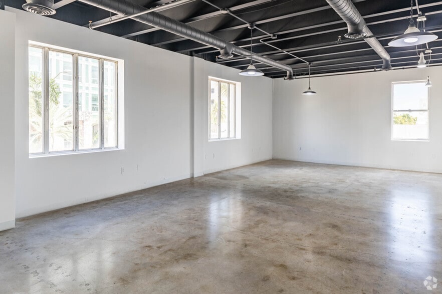 More Photos Of 420 Lincoln Rd, Miami Beach Loft Creative Space For Lease