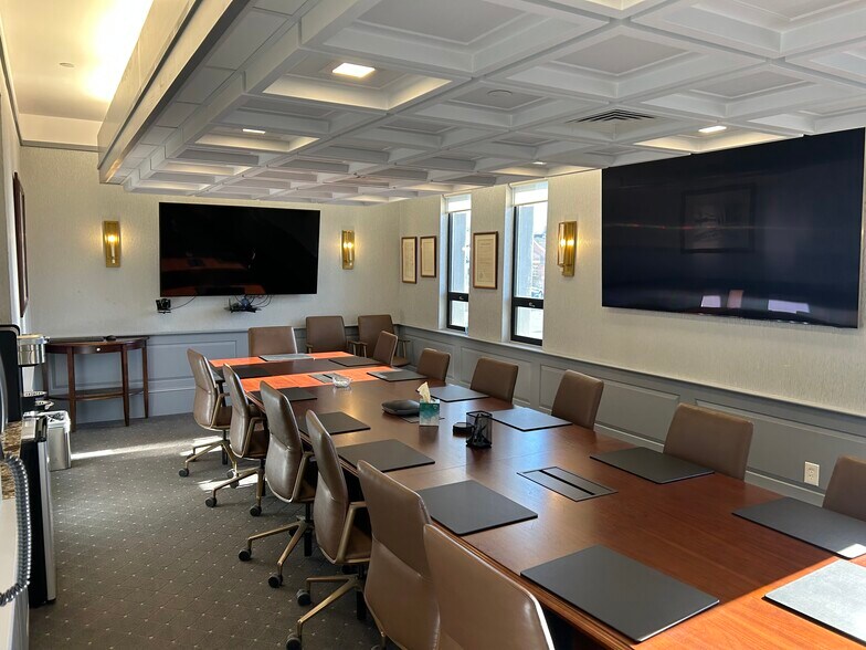 More Photos Of 342 Main St, Wakefield Bank For Lease