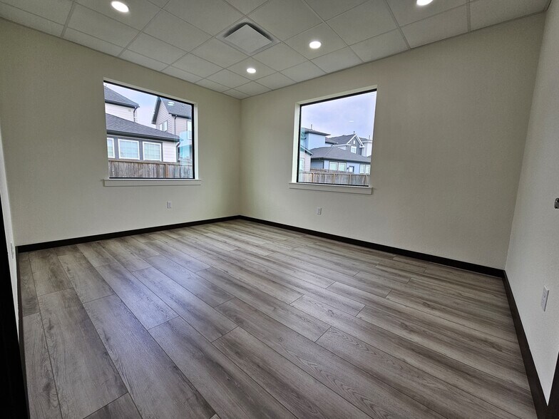 More Photos Of 5151 Meadow Ranch Pky, Richmond Office For Lease