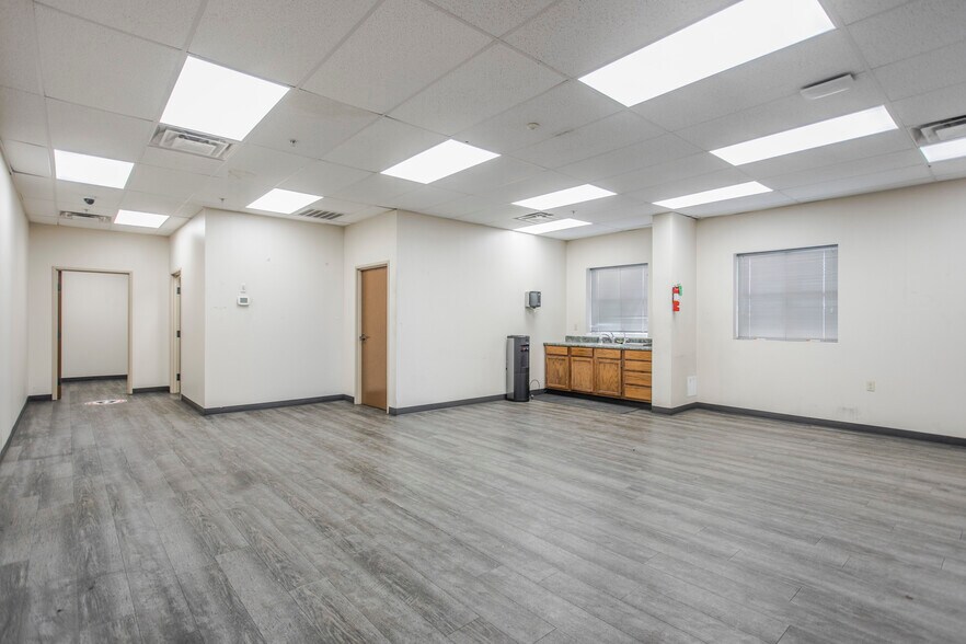 More Photos Of 3200 S Thomas Rd, Oklahoma City Warehouse For Lease