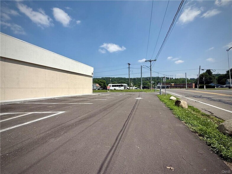 More Photos Of 3505 West Rd, Cortland Freestanding For Lease