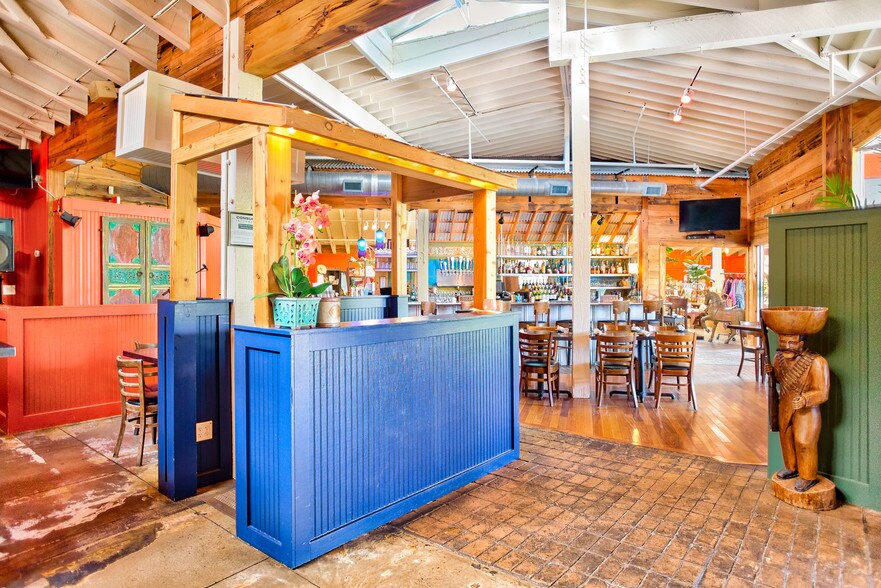 More Photos Of 1551 Periwinkle Way, Sanibel Restaurant For Sale