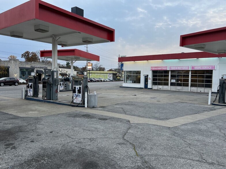 Primary Photo Of 3795 Lexington Rd, Louisville Freestanding For Lease