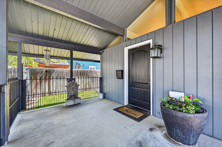 More Photos Of 1720 NE 4th St, Bend Office For Sale
