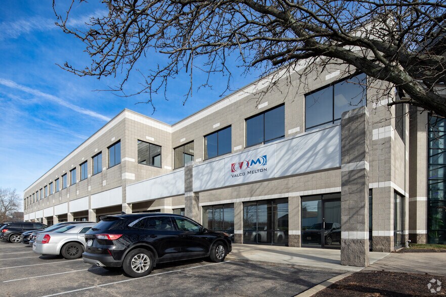 More Photos Of 497 Circle Freeway Dr, Cincinnati Office For Lease