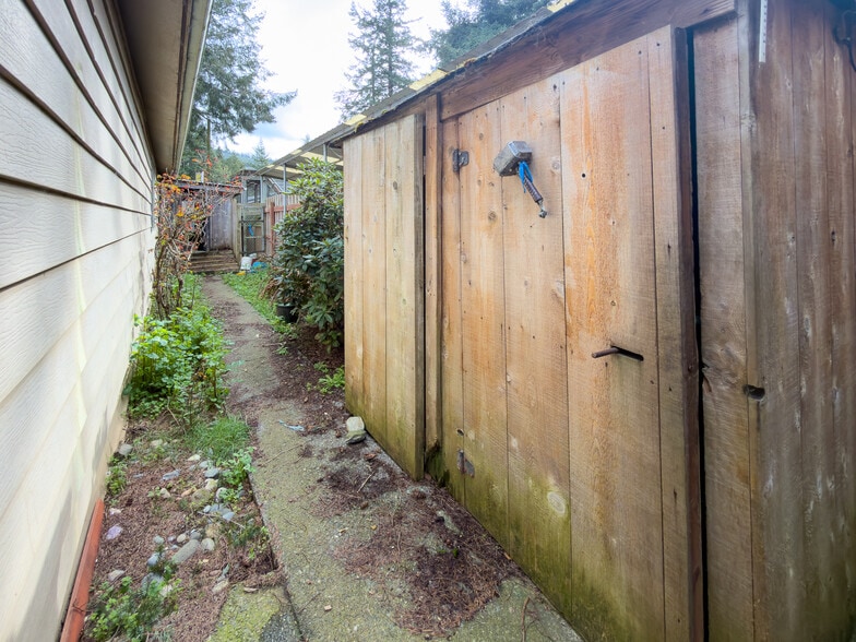 More Photos Of 46914 US-101, Bandon General Retail For Sale