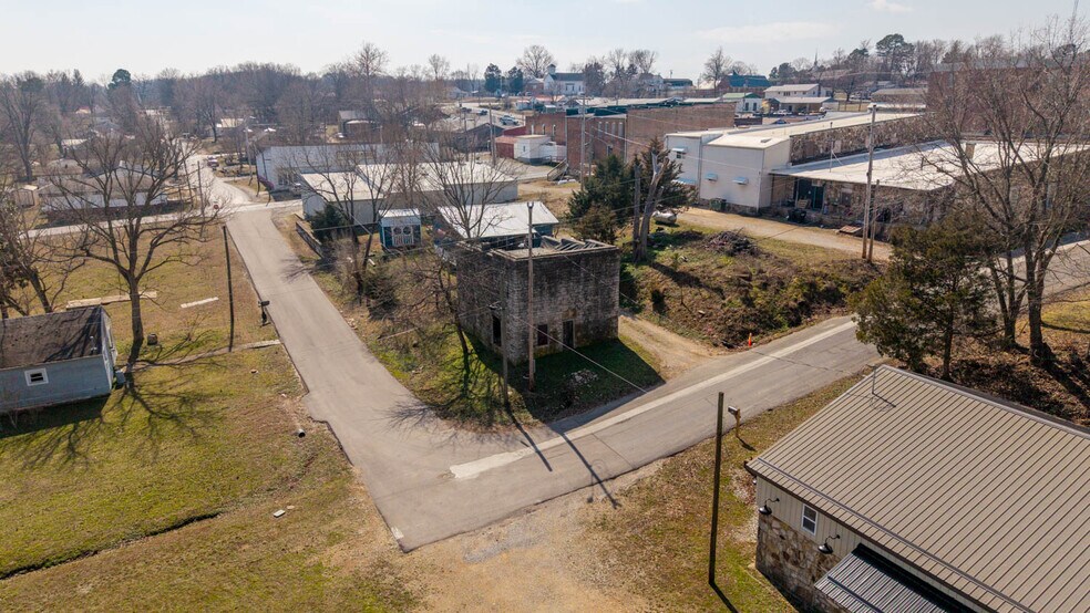 More Photos Of 105 E Couch St, Alton General Retail For Sale