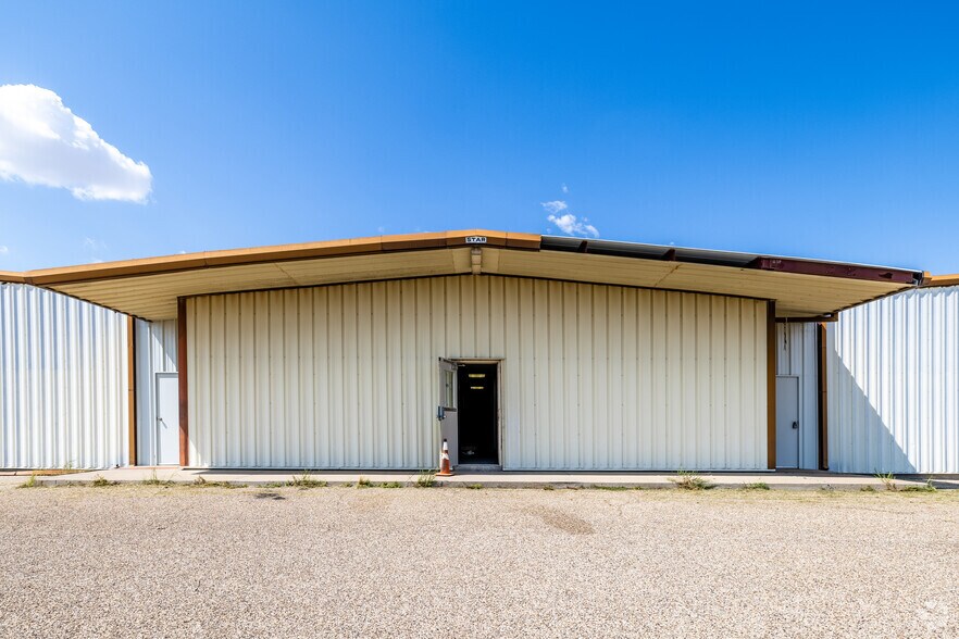 More Photos Of 605 E Yukon Rd, Odessa Warehouse For Lease