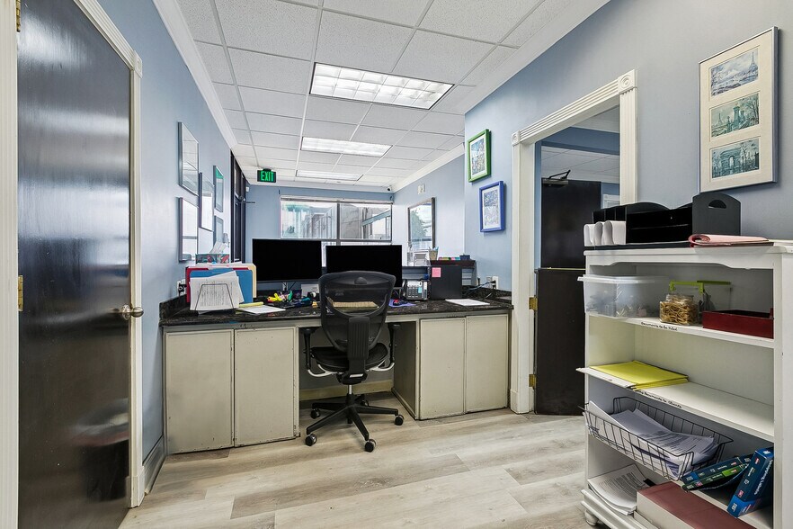 More Photos Of 2309 N Hullen St, Metairie Serviced Offices For Sale