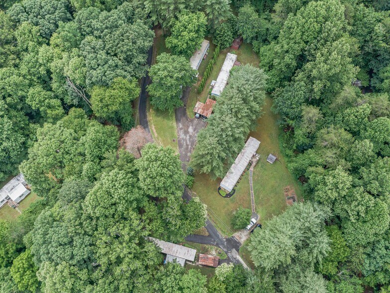 More Photos Of 40 Hemlock Hill Dr, Arden Manufactured Housing Mobile Home Park For Sale