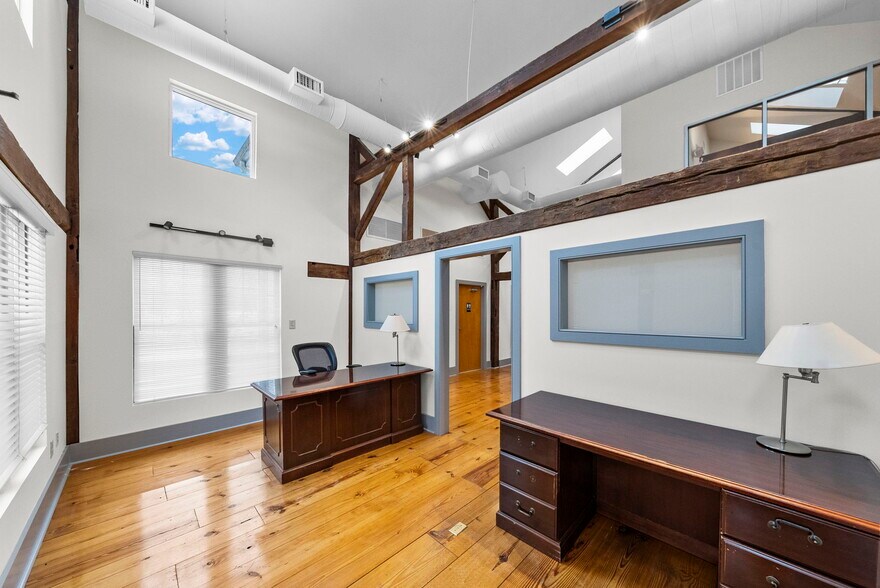 More Photos Of 3 Mapleton Rd, Princeton Office For Sale