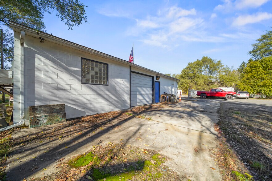 More Photos Of 105 S Ortonville Rd, Ortonville Freestanding For Sale