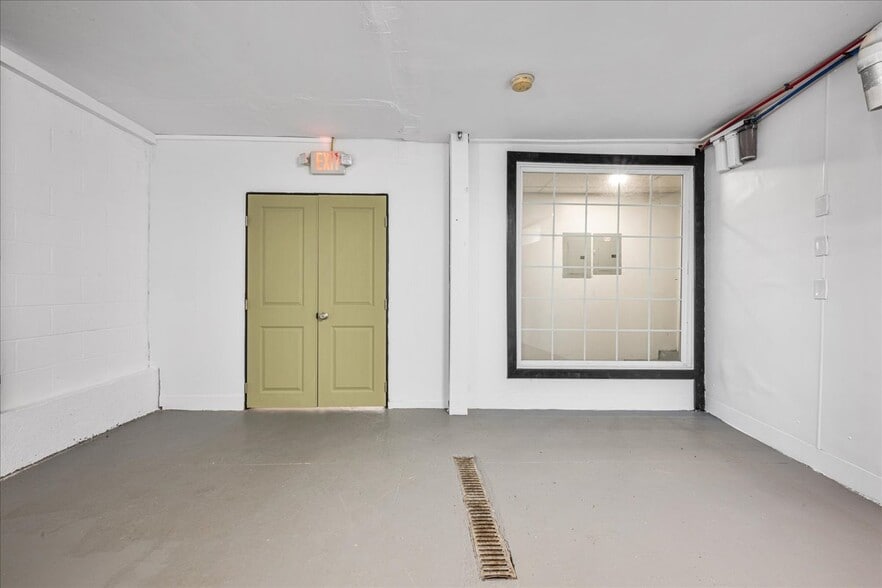 More Photos Of 21 Furnace St, Danielson Storefront For Sale