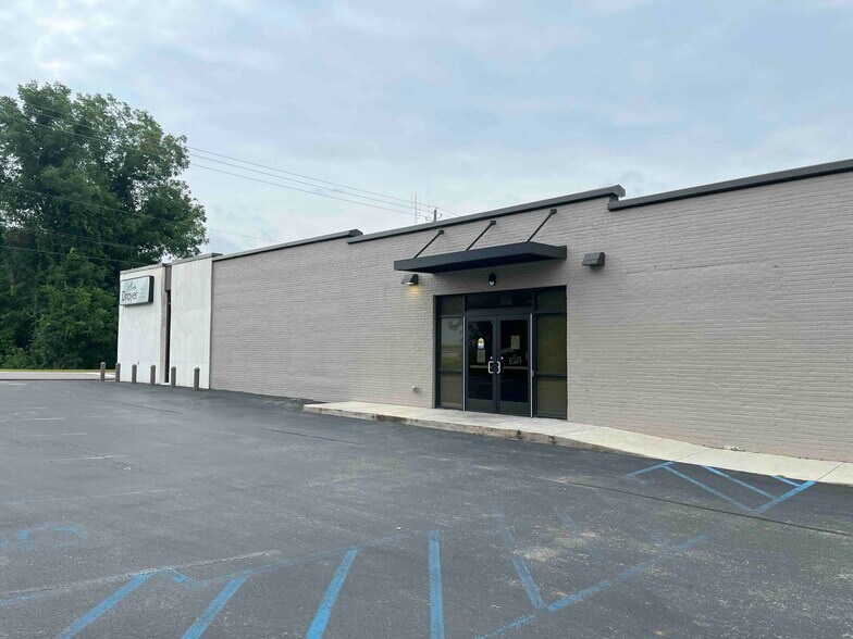 More Photos Of 230 East St N, Talladega Flex For Lease
