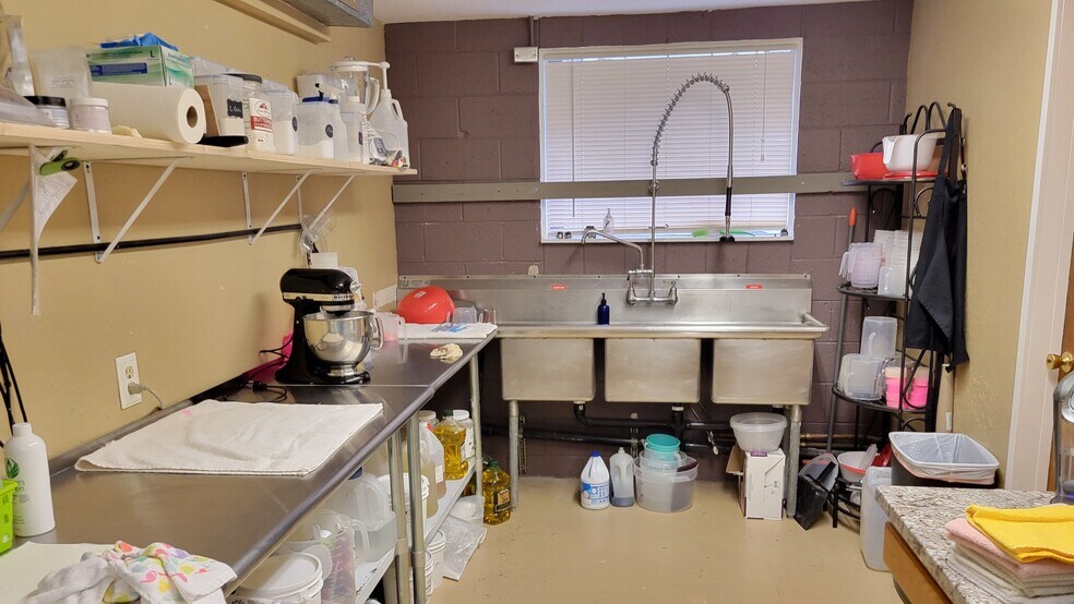 More Photos Of 206 NW 1st Ave, Kelso Storefront Retail Residential For Sale