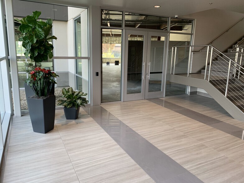 More Photos Of 7700 N Palm Ave, Fresno Office For Lease