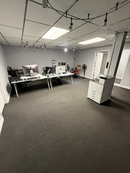 More Photos Of 300 W Joliet St, Ottawa Flex For Sale