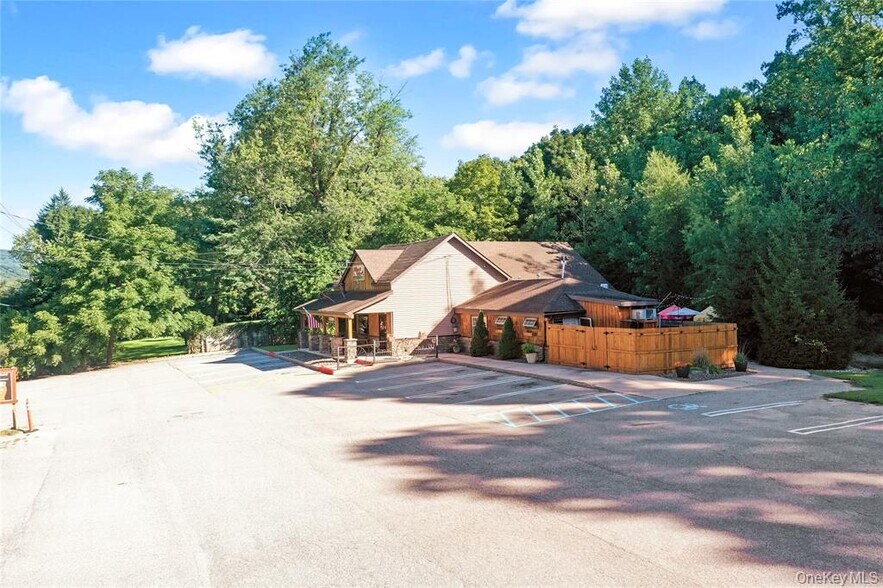 More Photos Of 809 Bloomingburg Rd, Bloomingburg Restaurant For Sale