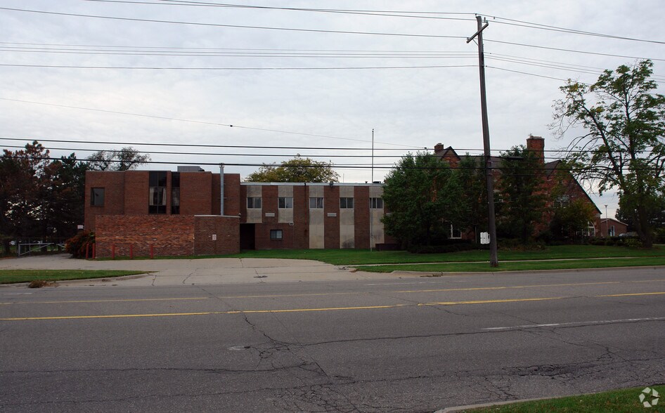 More Photos Of 6902 Chicago Rd, Warren Schools For Sale